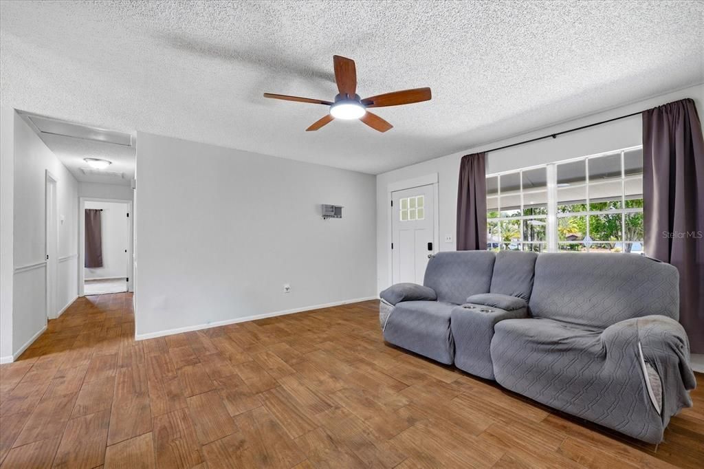 For Sale: $360,000 (3 beds, 2 baths, 1180 Square Feet)