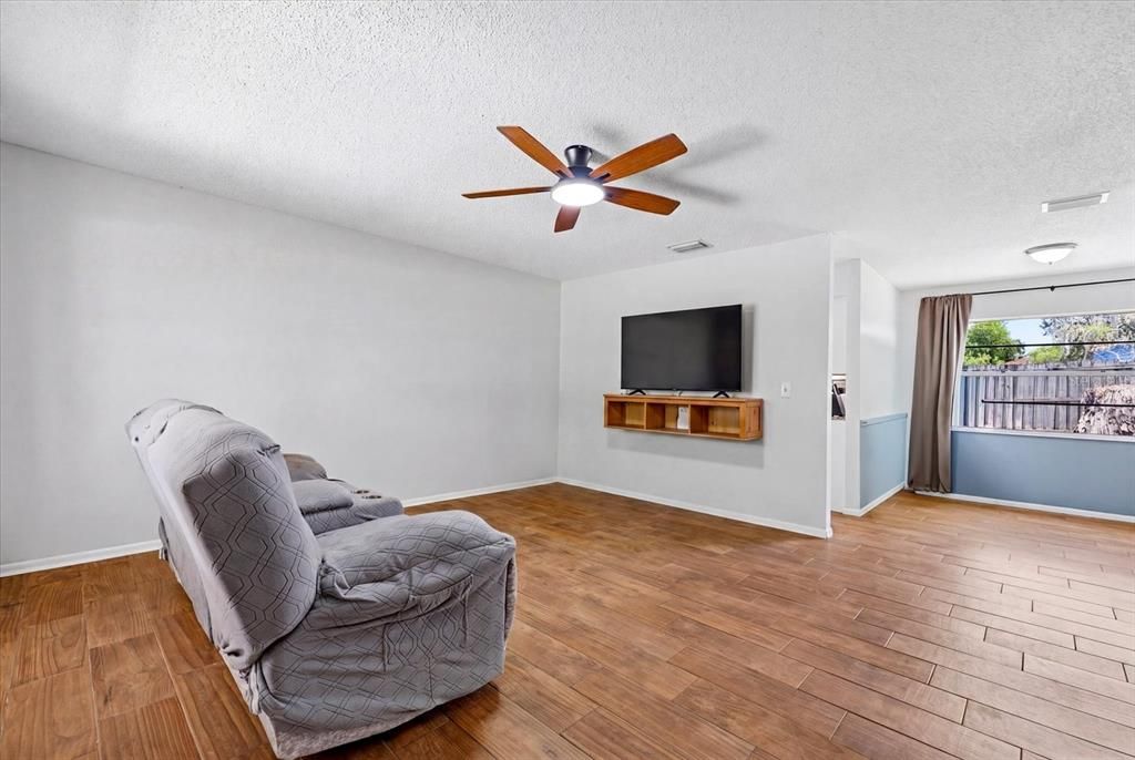 For Sale: $360,000 (3 beds, 2 baths, 1180 Square Feet)