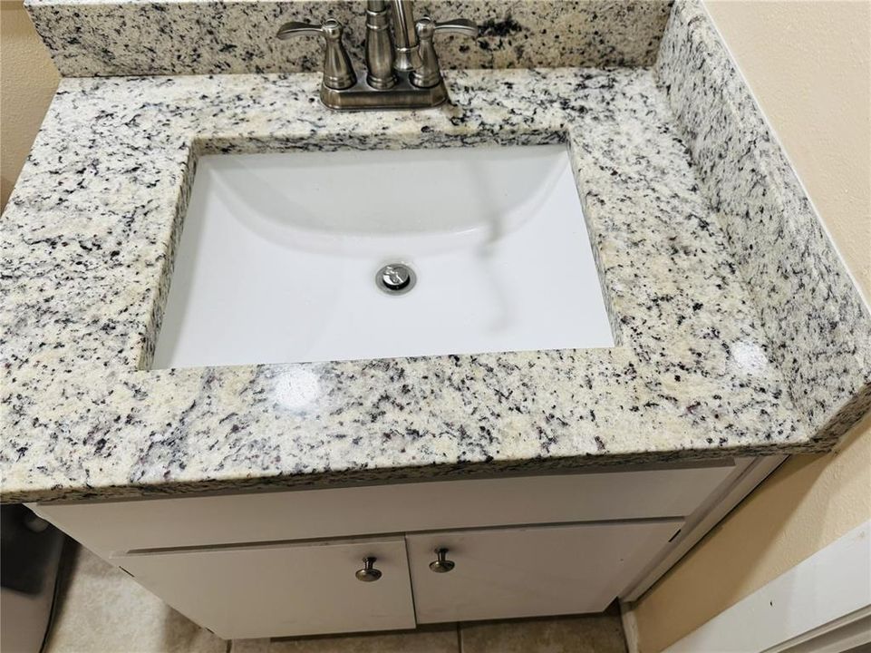 На продажу: $244,900 (2 спален, 2 ванн, 1347 Квадратных фут)