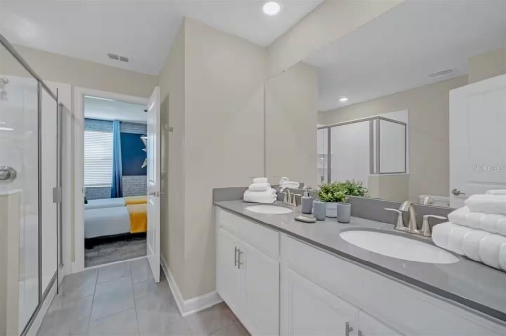 For Sale: $940,000 (9 beds, 5 baths, 4289 Square Feet)