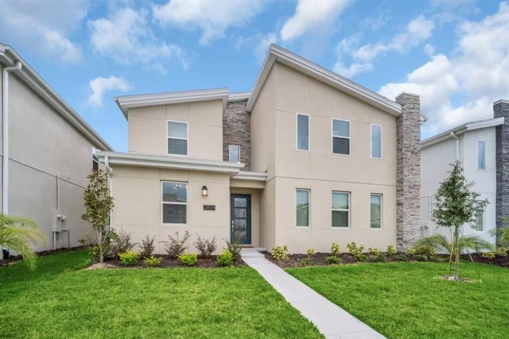 For Sale: $940,000 (9 beds, 5 baths, 4289 Square Feet)