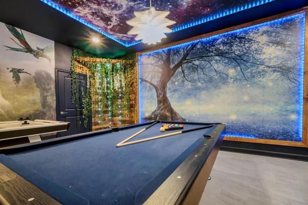 For Sale: $940,000 (9 beds, 5 baths, 4289 Square Feet)