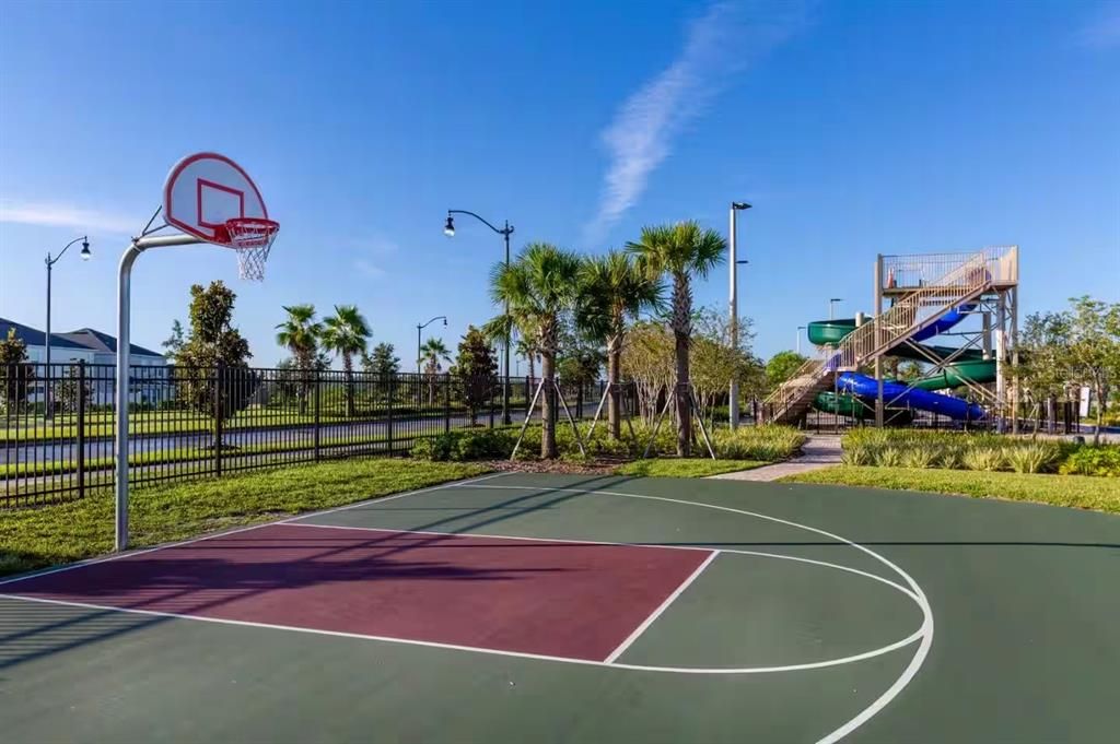 For Sale: $940,000 (9 beds, 5 baths, 4289 Square Feet)
