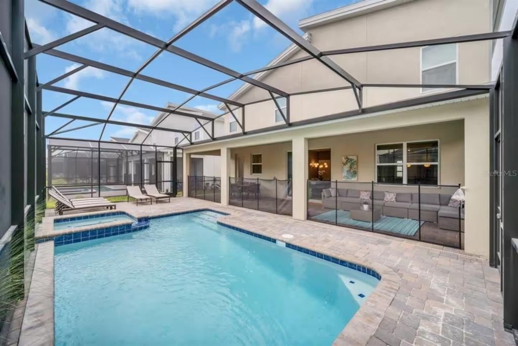For Sale: $940,000 (9 beds, 5 baths, 4289 Square Feet)