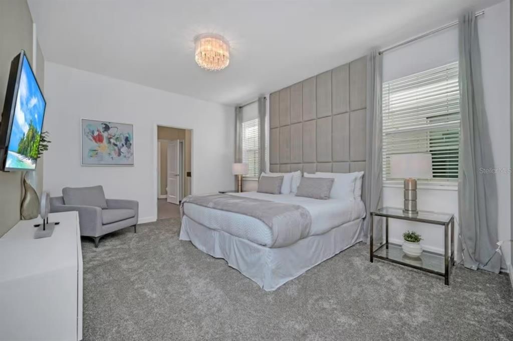 For Sale: $940,000 (9 beds, 5 baths, 4289 Square Feet)