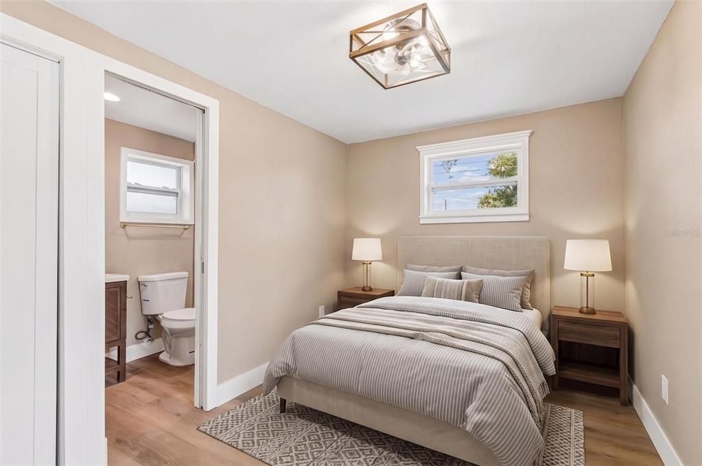 Active With Contract: $375,000 (3 beds, 2 baths, 985 Square Feet)
