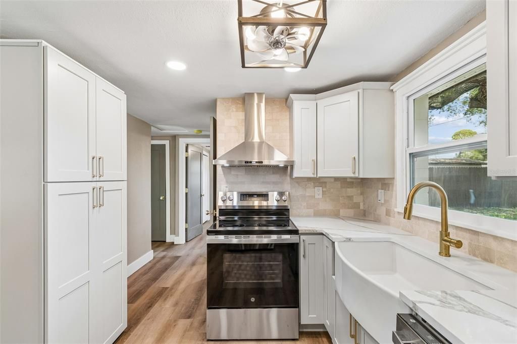 Active With Contract: $375,000 (3 beds, 2 baths, 985 Square Feet)