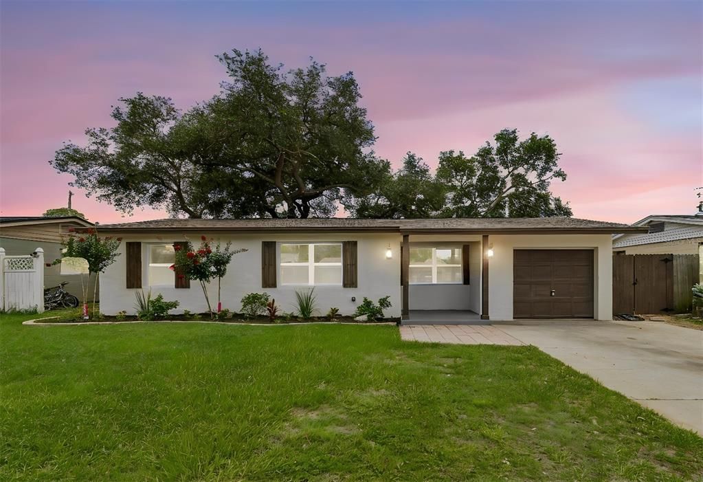 Active With Contract: $375,000 (3 beds, 2 baths, 985 Square Feet)