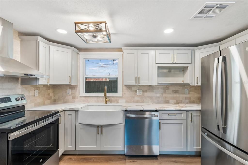 Active With Contract: $375,000 (3 beds, 2 baths, 985 Square Feet)