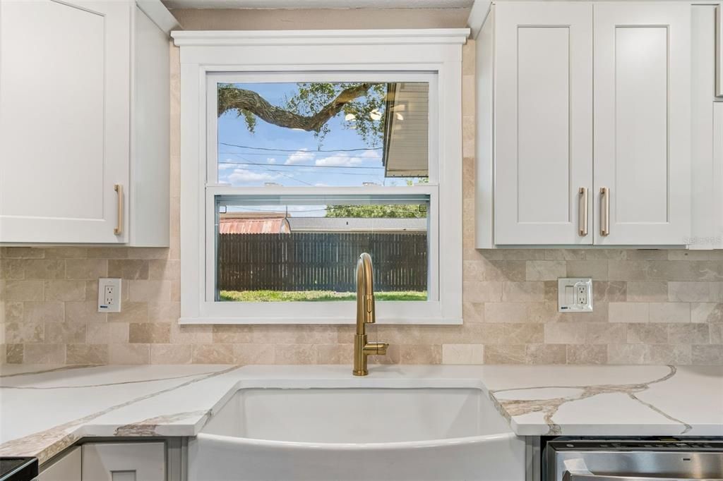 Active With Contract: $375,000 (3 beds, 2 baths, 985 Square Feet)