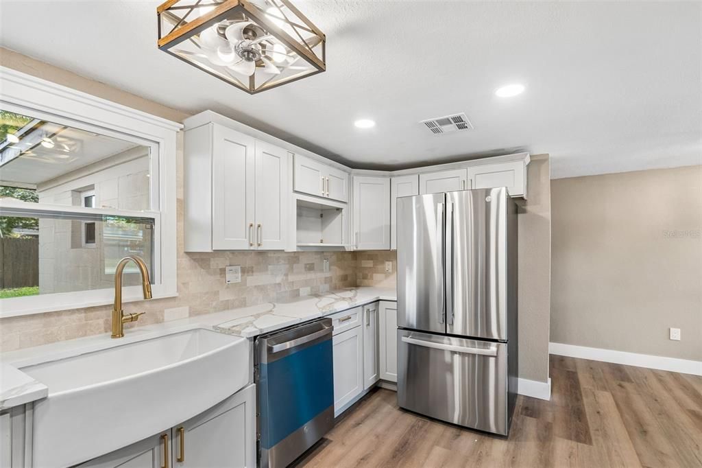 Active With Contract: $375,000 (3 beds, 2 baths, 985 Square Feet)