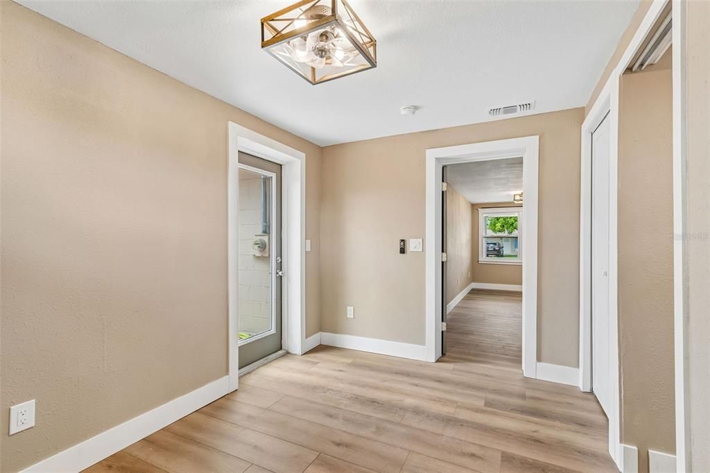 Active With Contract: $375,000 (3 beds, 2 baths, 985 Square Feet)