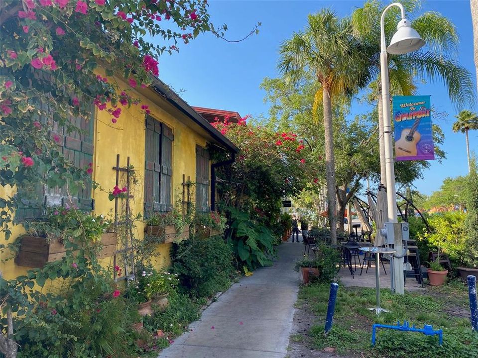 For Sale: $600,000 (3 beds, 2 baths, 1300 Square Feet)