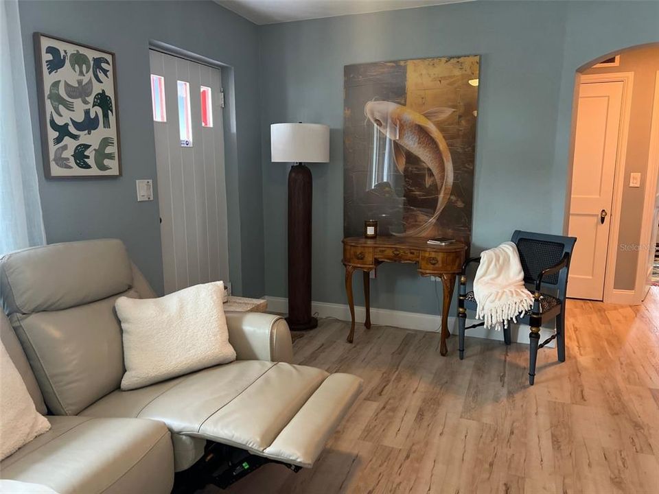 For Sale: $600,000 (3 beds, 2 baths, 1300 Square Feet)