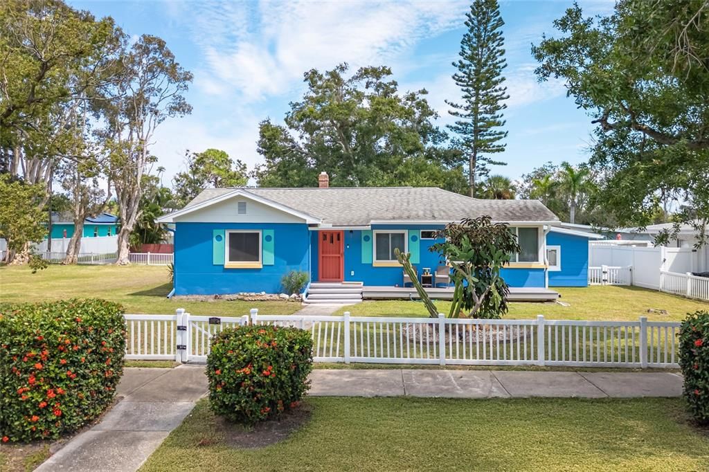 For Sale: $600,000 (3 beds, 2 baths, 1300 Square Feet)