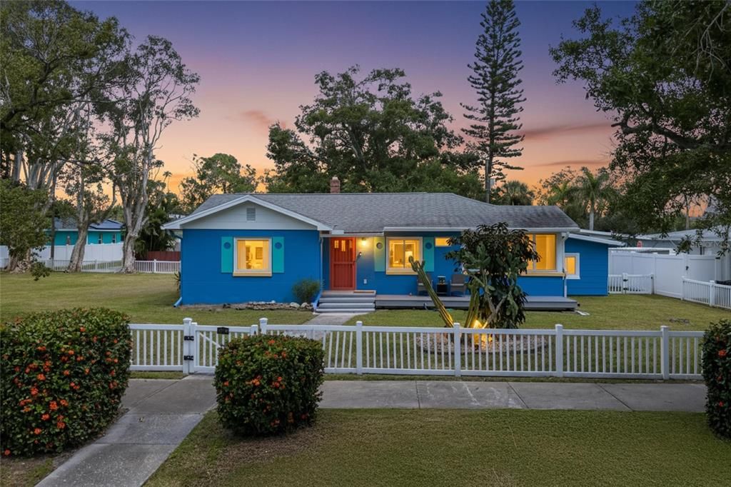 For Sale: $600,000 (3 beds, 2 baths, 1300 Square Feet)
