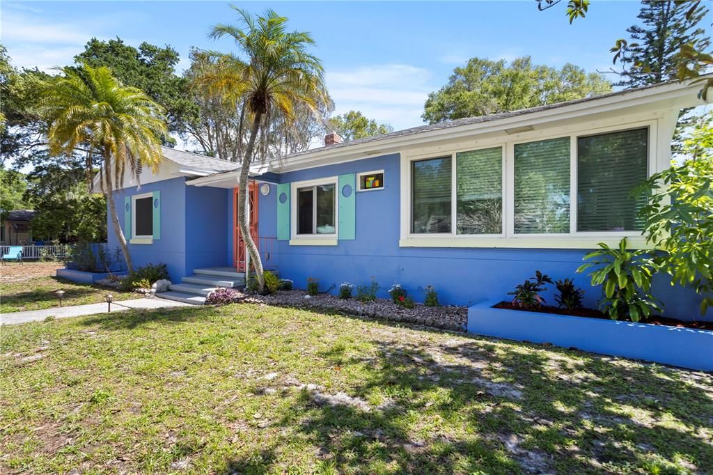 For Sale: $600,000 (3 beds, 2 baths, 1300 Square Feet)