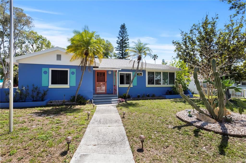 For Sale: $600,000 (3 beds, 2 baths, 1300 Square Feet)