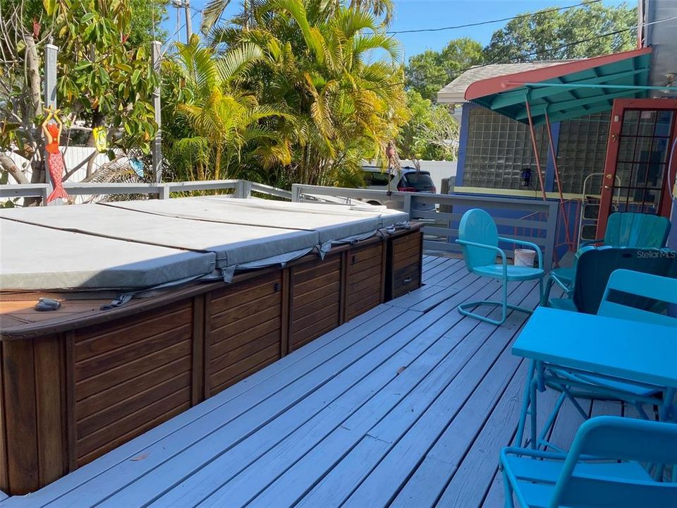For Sale: $600,000 (3 beds, 2 baths, 1300 Square Feet)