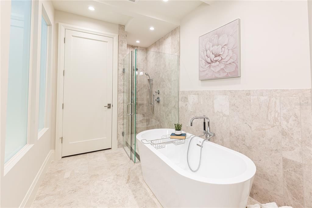 En Venta: $3,150,000 (3 camas, 3 baños, 3244 Pies cuadrados)