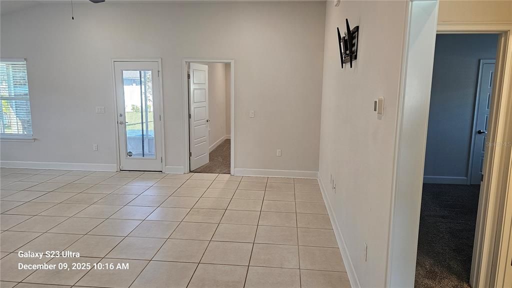 For Rent: $1,800 (3 beds, 2 baths, 1360 Square Feet)