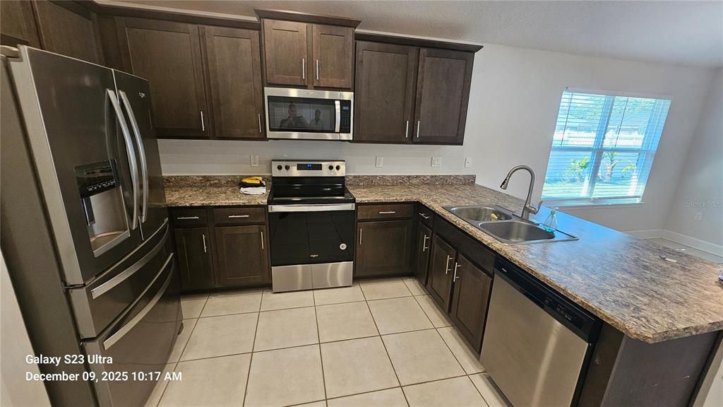 For Rent: $1,800 (3 beds, 2 baths, 1360 Square Feet)