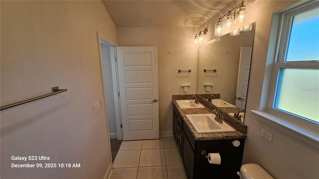 For Rent: $1,800 (3 beds, 2 baths, 1360 Square Feet)