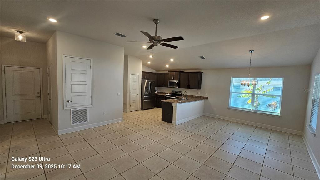 For Rent: $1,800 (3 beds, 2 baths, 1360 Square Feet)
