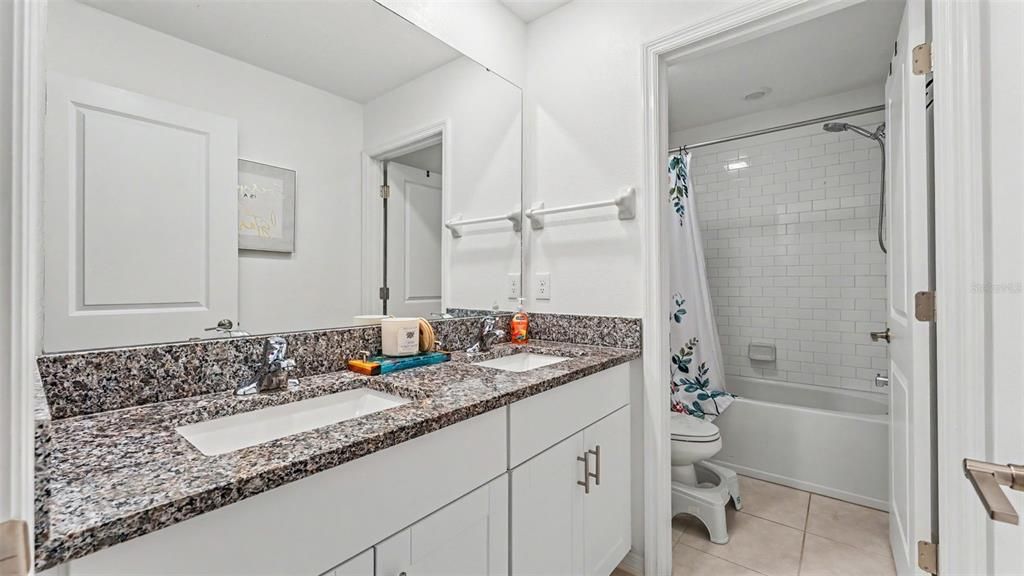На продажу: $389,999 (6 спален, 3 ванн, 2614 Квадратных фут)