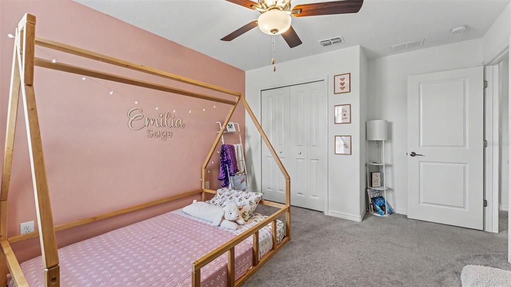 На продажу: $389,999 (6 спален, 3 ванн, 2614 Квадратных фут)