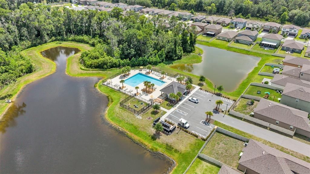На продажу: $389,999 (6 спален, 3 ванн, 2614 Квадратных фут)