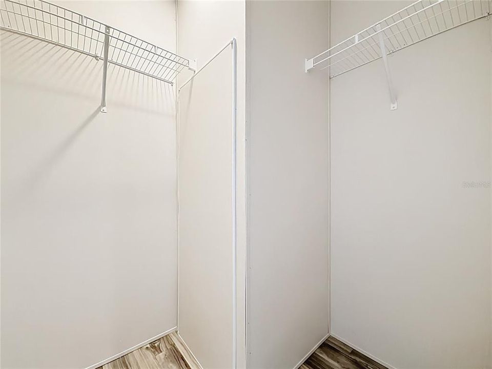 For Sale: $199,900 (2 beds, 2 baths, 840 Square Feet)