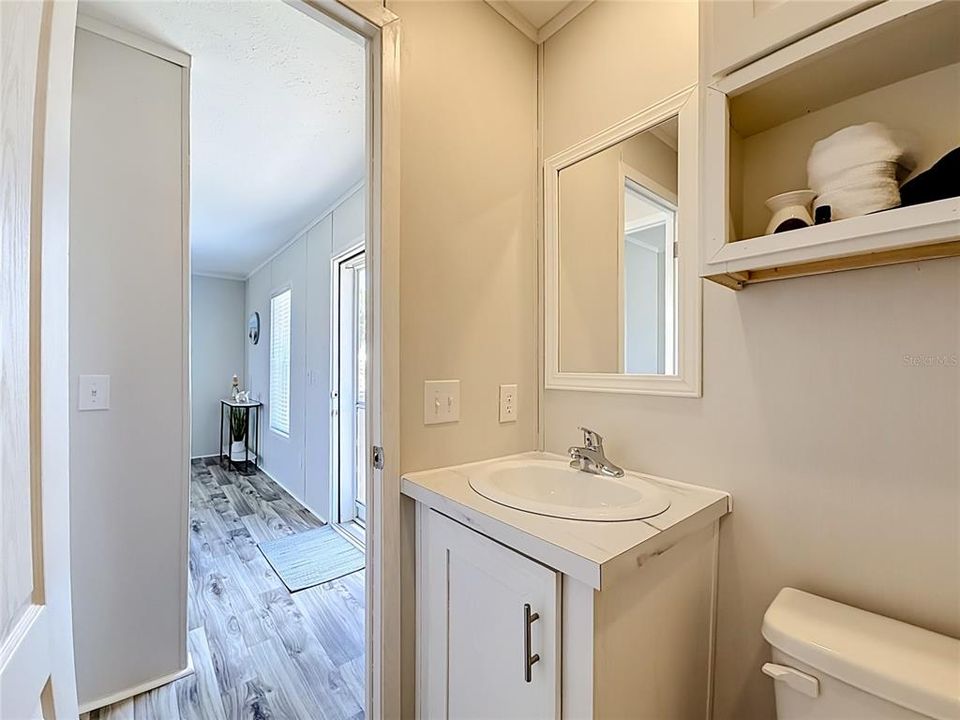 For Sale: $199,900 (2 beds, 2 baths, 840 Square Feet)