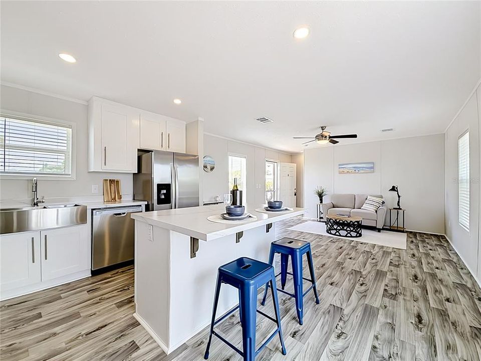 For Sale: $199,900 (2 beds, 2 baths, 840 Square Feet)