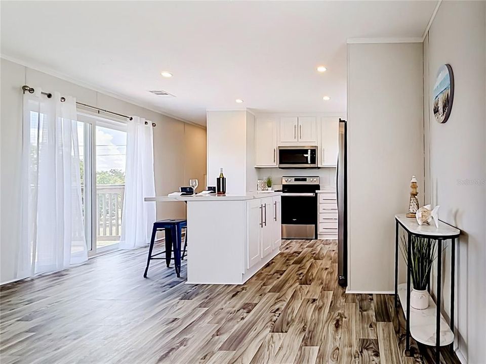 For Sale: $199,900 (2 beds, 2 baths, 840 Square Feet)