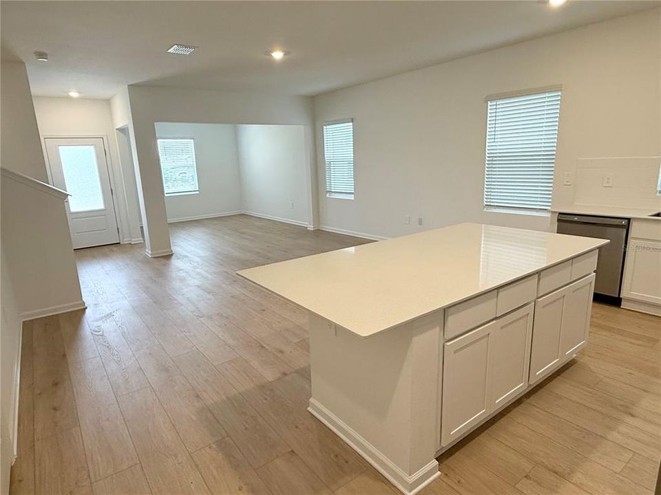 En Renta: $2,500 (4 camas, 2 baños, 2071 Pies cuadrados)