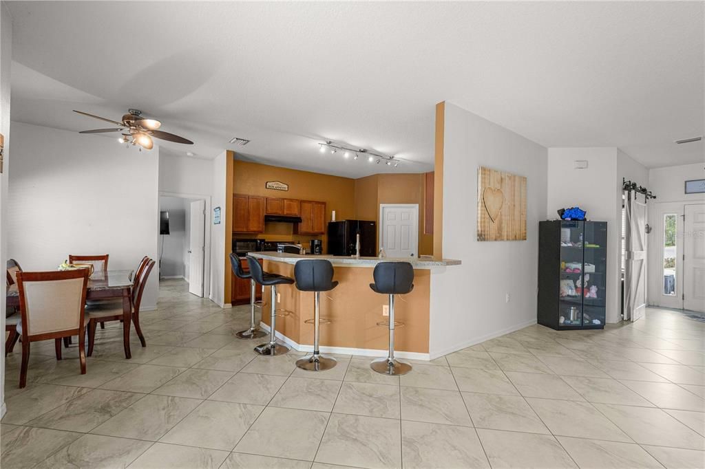 En Venta: $399,000 (4 camas, 2 baños, 2187 Pies cuadrados)