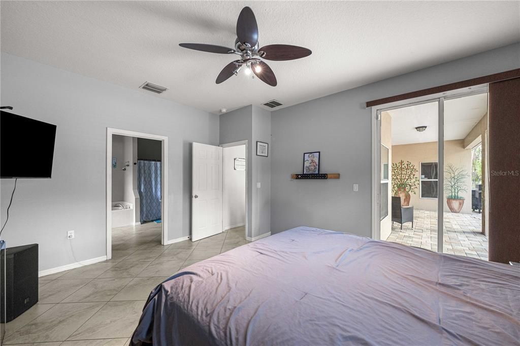 En Venta: $399,000 (4 camas, 2 baños, 2187 Pies cuadrados)