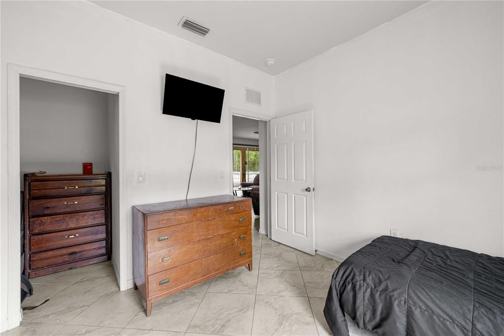 En Venta: $399,000 (4 camas, 2 baños, 2187 Pies cuadrados)