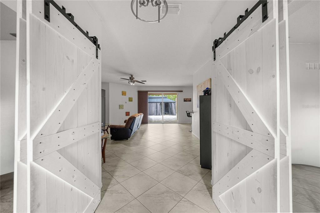 En Venta: $399,000 (4 camas, 2 baños, 2187 Pies cuadrados)