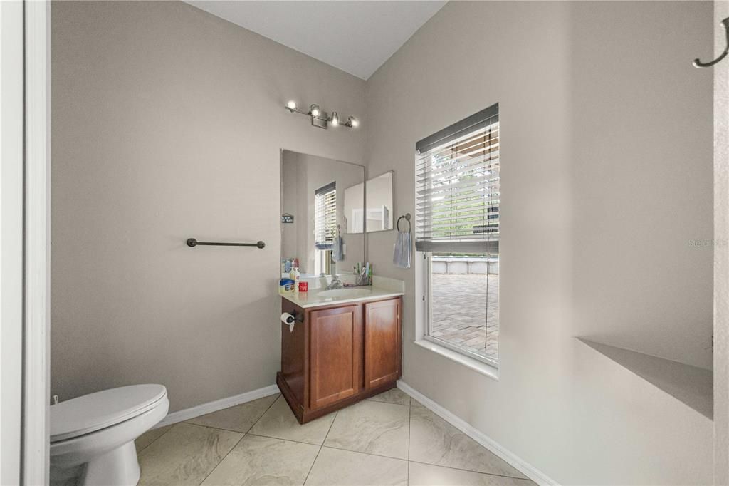 En Venta: $399,000 (4 camas, 2 baños, 2187 Pies cuadrados)