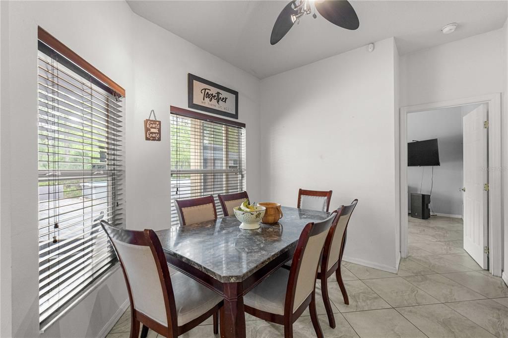 En Venta: $399,000 (4 camas, 2 baños, 2187 Pies cuadrados)