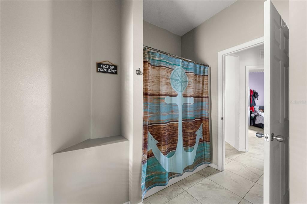En Venta: $399,000 (4 camas, 2 baños, 2187 Pies cuadrados)