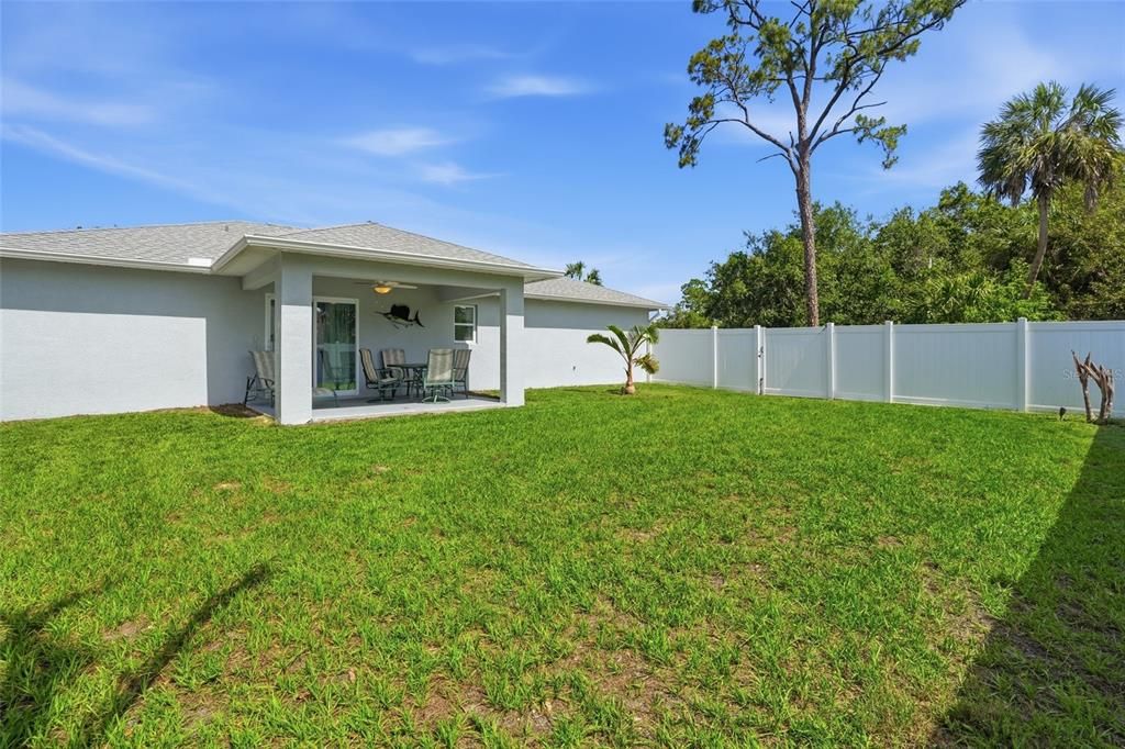 En Venta: $335,000 (3 camas, 2 baños, 1377 Pies cuadrados)