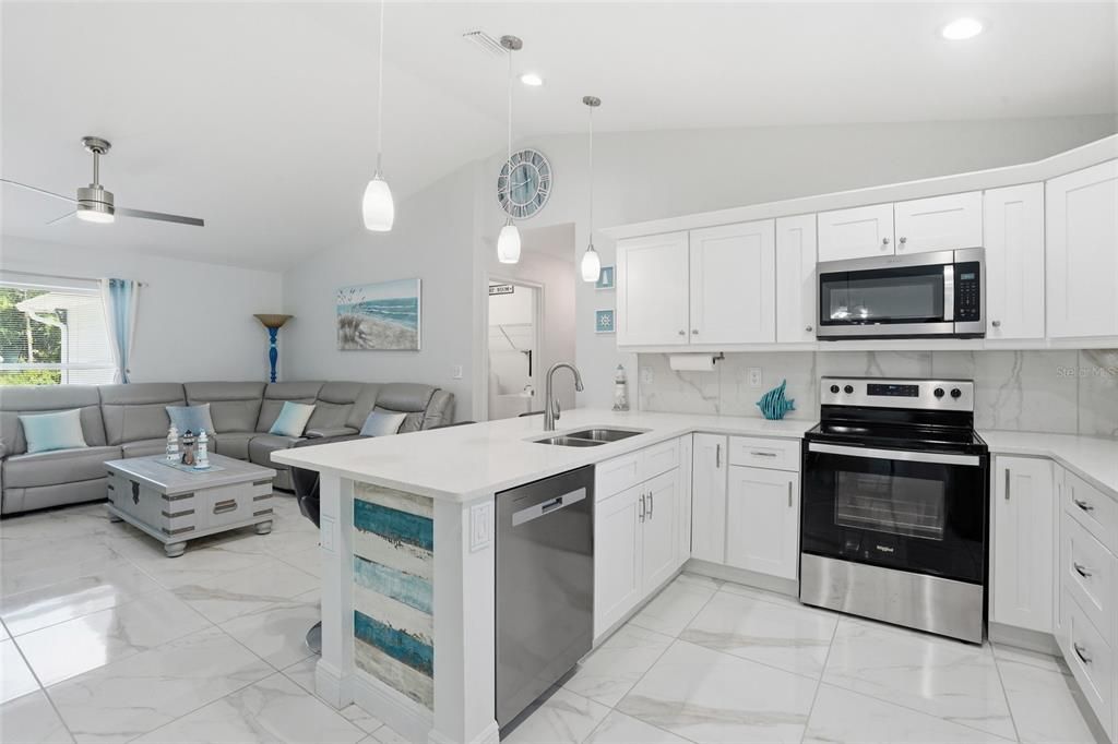 En Venta: $335,000 (3 camas, 2 baños, 1377 Pies cuadrados)