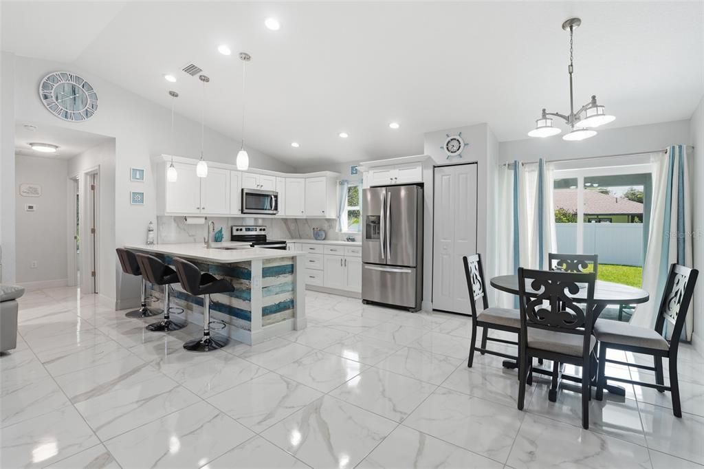 En Venta: $335,000 (3 camas, 2 baños, 1377 Pies cuadrados)