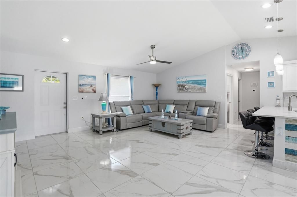 En Venta: $335,000 (3 camas, 2 baños, 1377 Pies cuadrados)