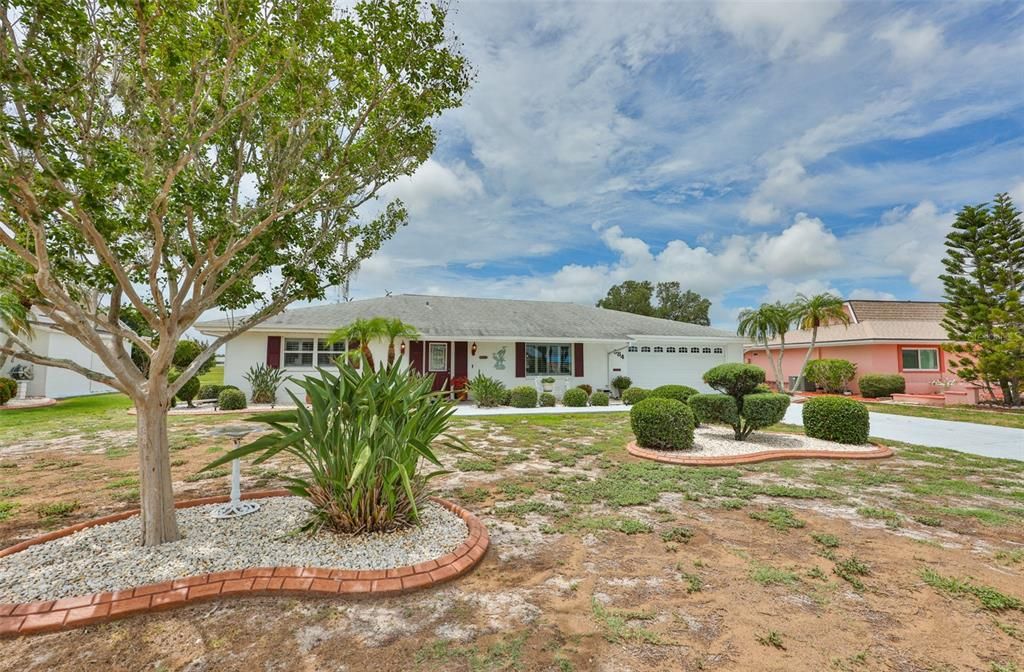 For Sale: $339,000 (2 beds, 2 baths, 1811 Square Feet)