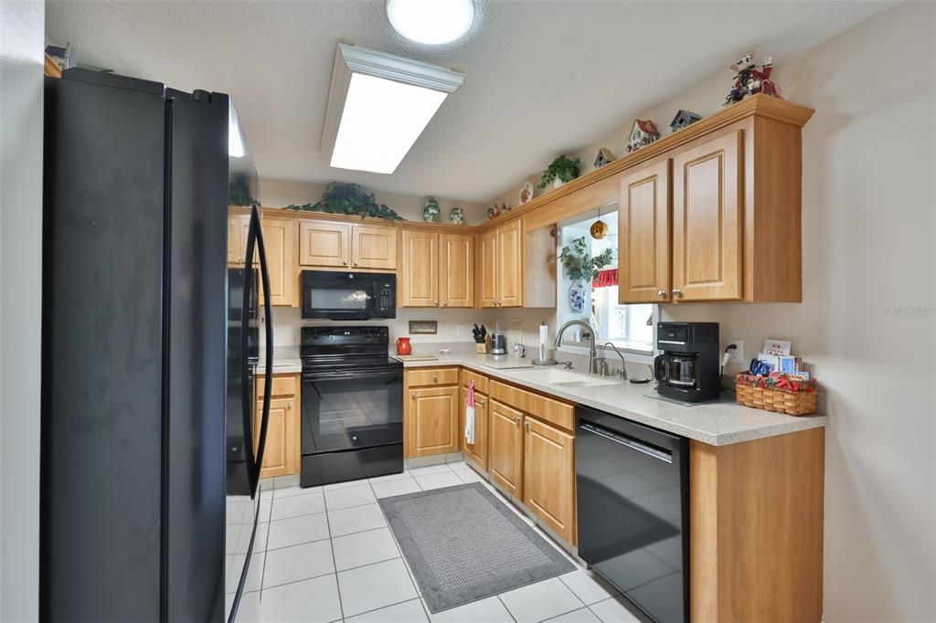 For Sale: $339,000 (2 beds, 2 baths, 1811 Square Feet)