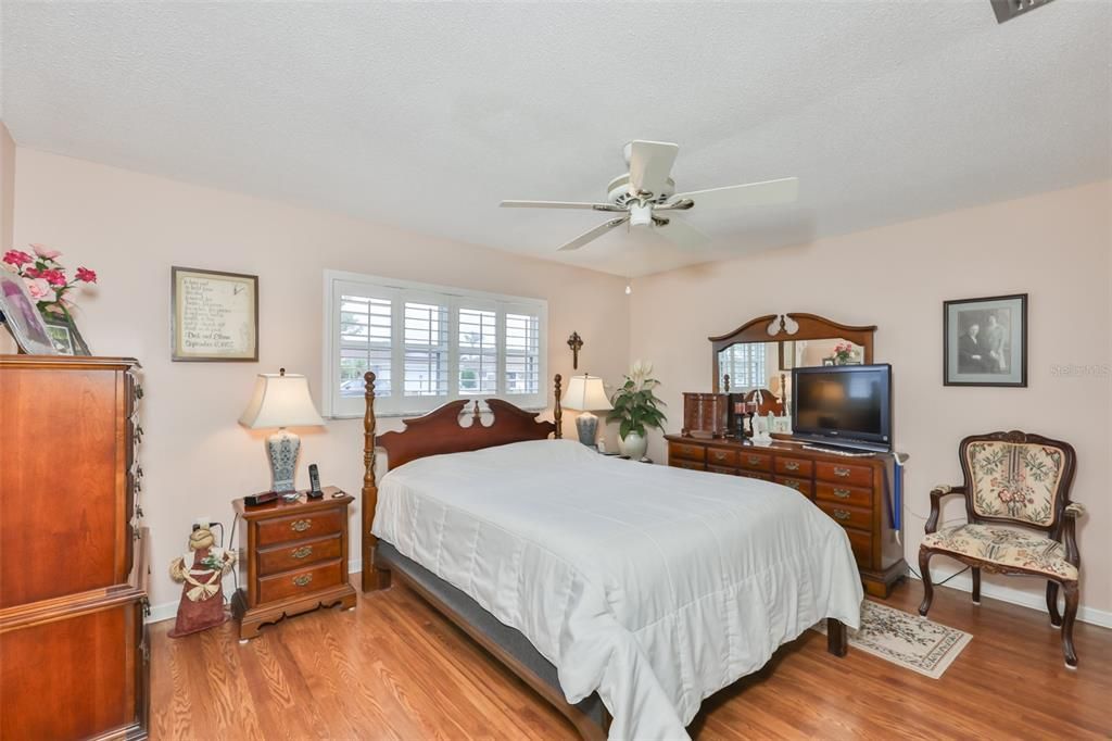 For Sale: $339,000 (2 beds, 2 baths, 1811 Square Feet)